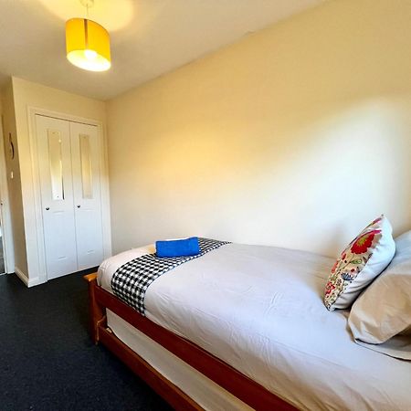 グラスゴーStylish Modern Flat With Juliet Balcony & Parkingアパートメント エクステリア 写真