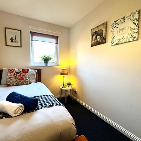 グラスゴーStylish Modern Flat With Juliet Balcony & Parkingアパートメント エクステリア 写真