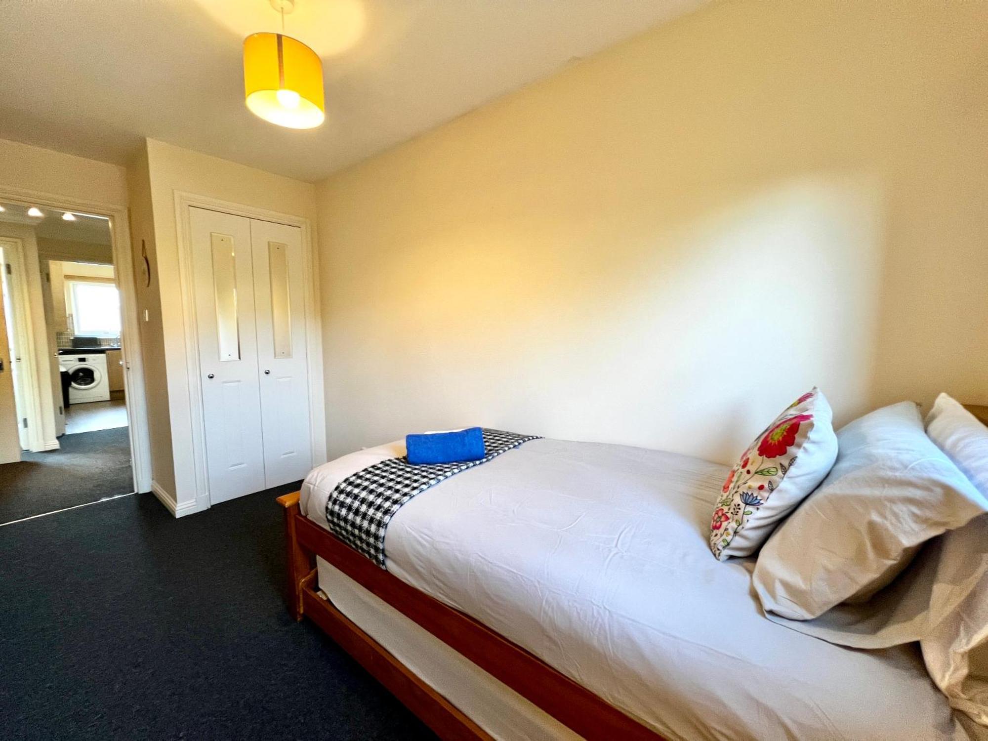 グラスゴーStylish Modern Flat With Juliet Balcony & Parkingアパートメント エクステリア 写真