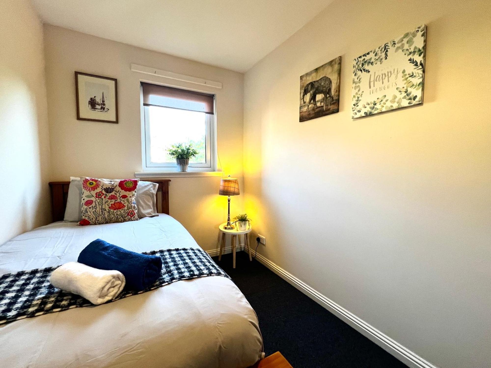 グラスゴーStylish Modern Flat With Juliet Balcony & Parkingアパートメント エクステリア 写真