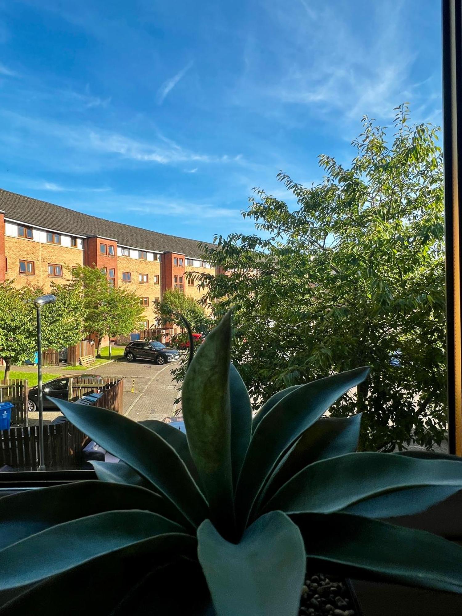 グラスゴーStylish Modern Flat With Juliet Balcony & Parkingアパートメント エクステリア 写真