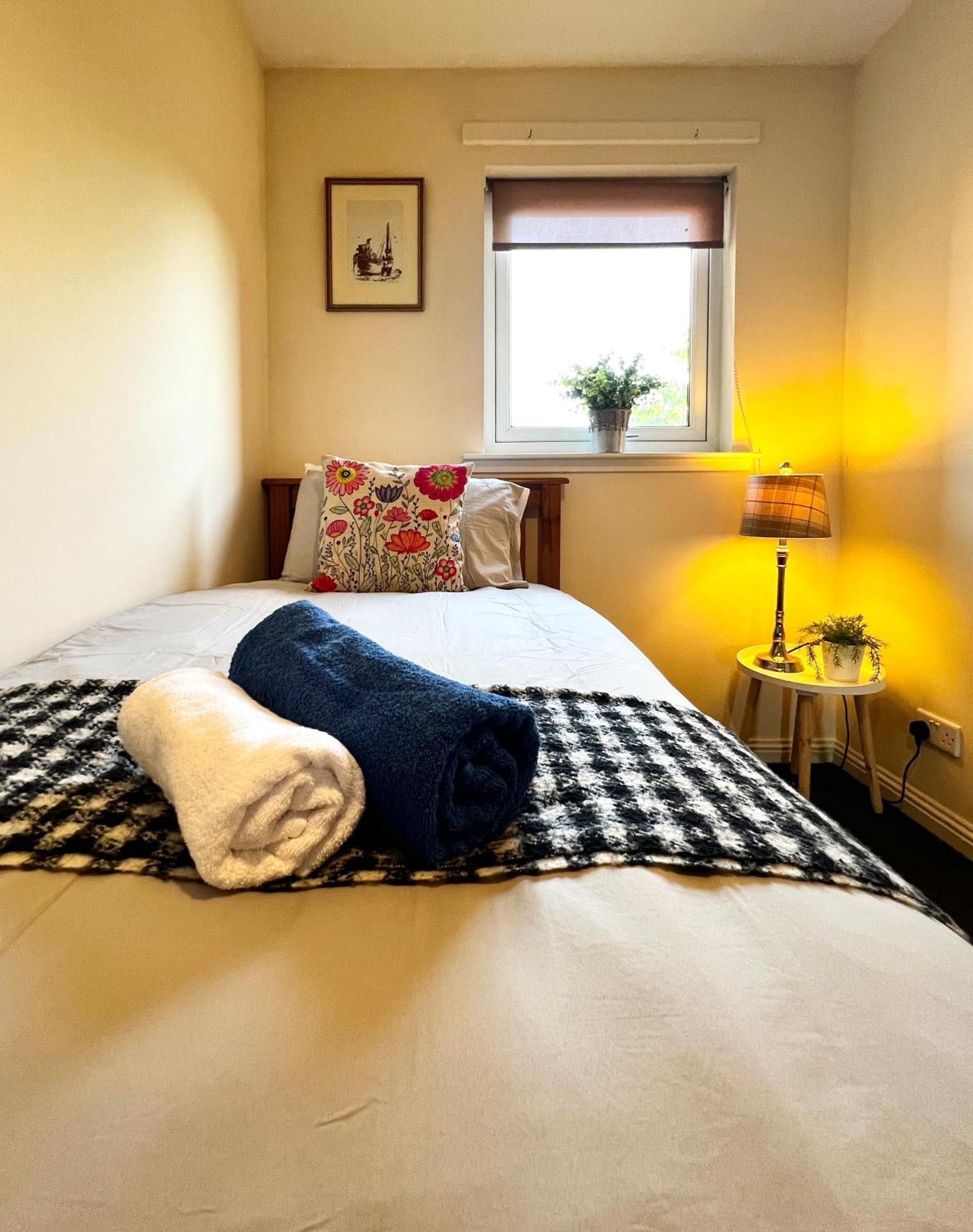 グラスゴーStylish Modern Flat With Juliet Balcony & Parkingアパートメント エクステリア 写真