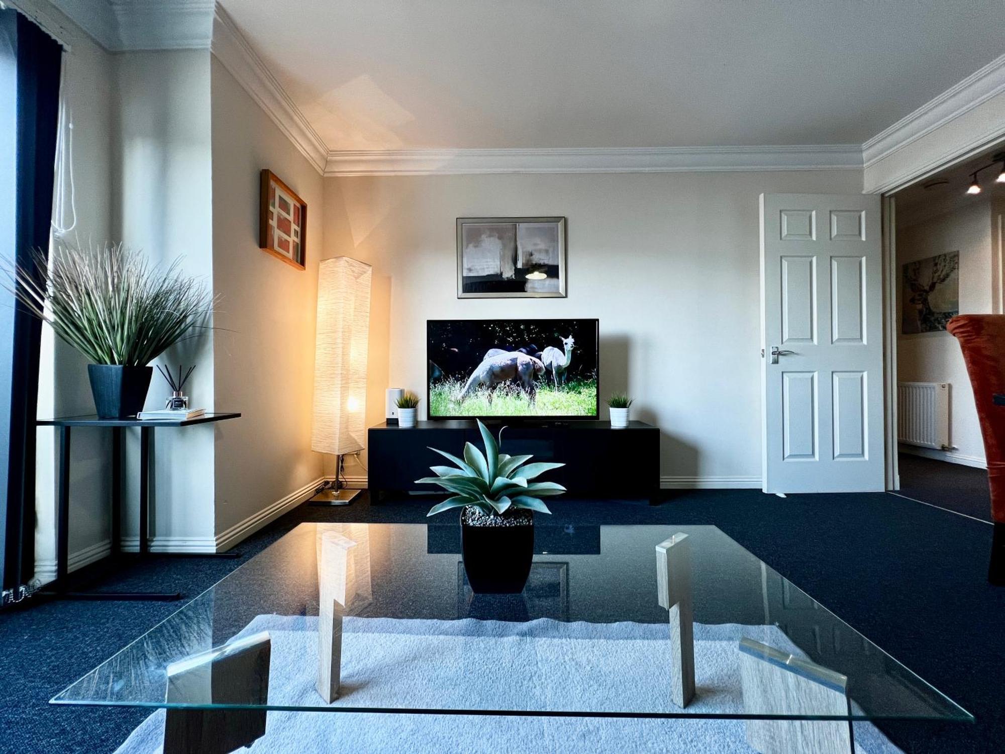 グラスゴーStylish Modern Flat With Juliet Balcony & Parkingアパートメント エクステリア 写真
