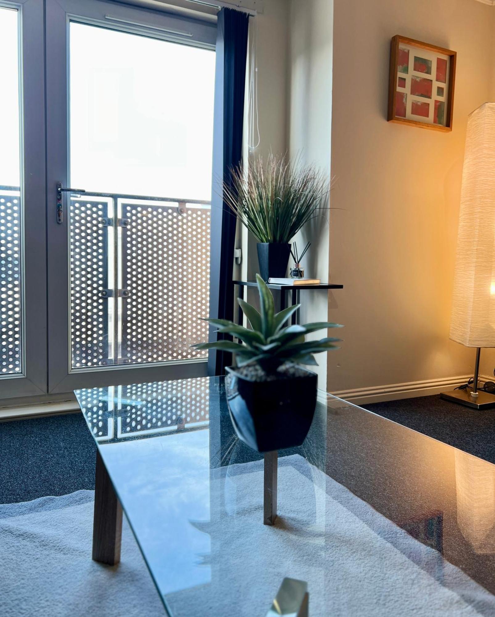 グラスゴーStylish Modern Flat With Juliet Balcony & Parkingアパートメント エクステリア 写真