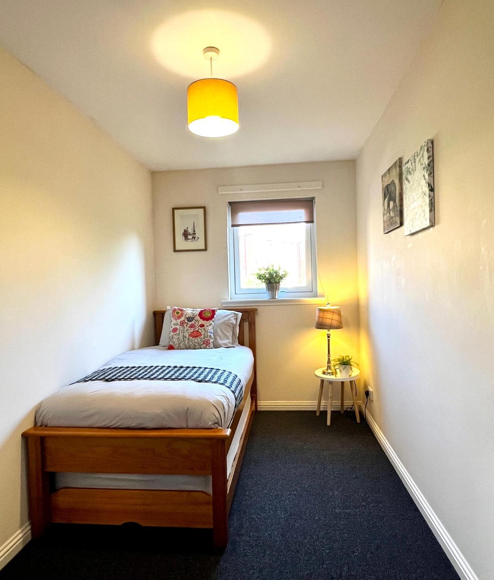 グラスゴーStylish Modern Flat With Juliet Balcony & Parkingアパートメント エクステリア 写真